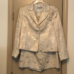 Gold Kasper 2 Piece Skirt Suit Size 12